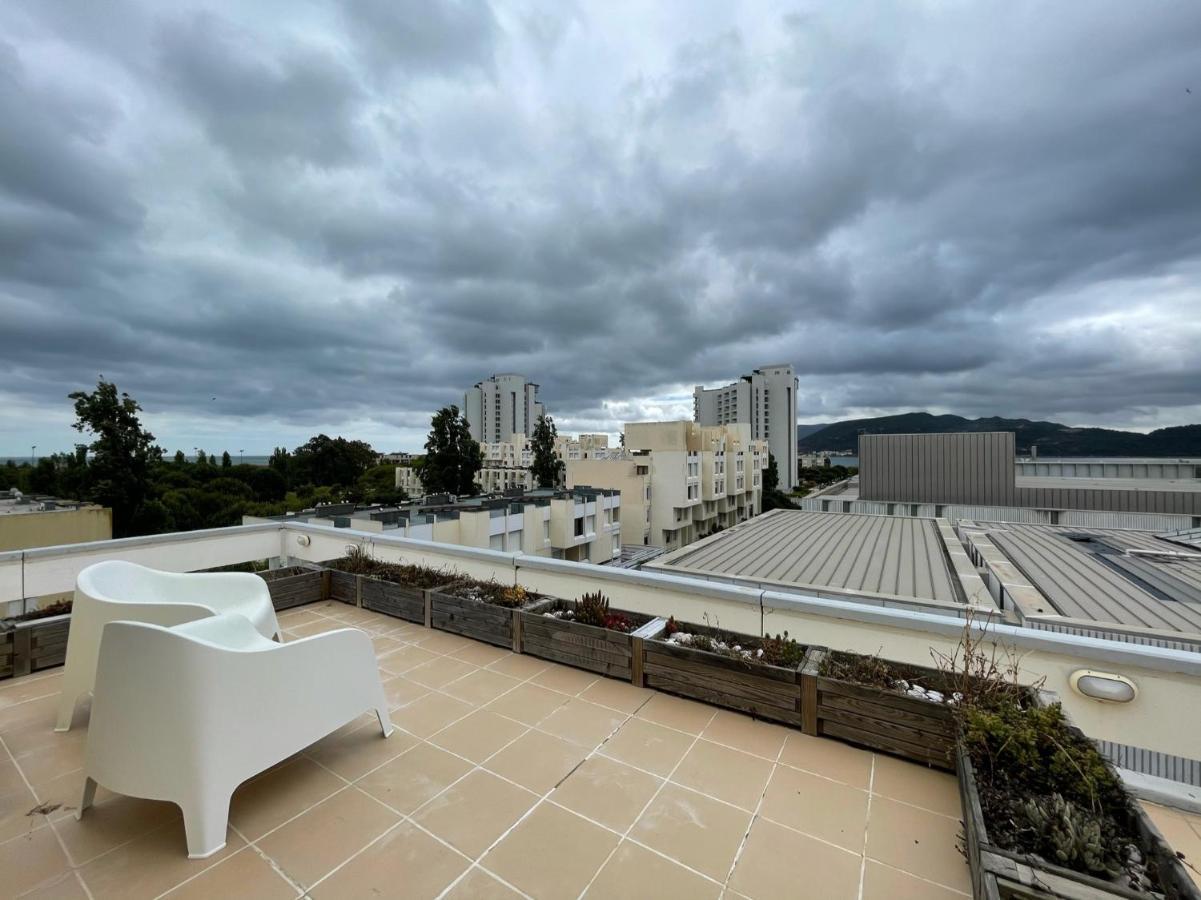 Beautiful Penthouse Apartment With Terrace - 4 Minute Walk To The Beach Troia Kültér fotó